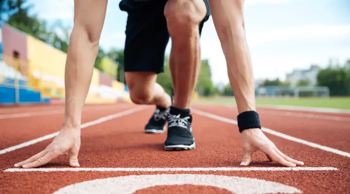 Illustration d'une personne prête à se lancer dans la course.